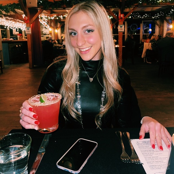 Meet your Posher, Samantha - Picture 4 of 5